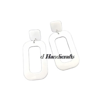 Best Quality White & <b>Red</b> Resin Fashionable Vintage Style <b>Earrings</b> for Ladies Stylish Wholesale Price - Product Image 1