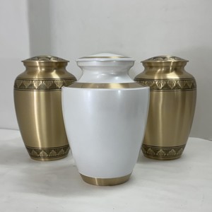 โกศบรรจุอัฐิสำหรับผู้ใหญ่ EVANA IMPEX รุ่นพรีเมียม สีขาวมุก ขอบทอง ทำจากทองเหลือง ทนทาน สไตล์อเมริกัน ความจุ 200 คิวบิกอินช์ - Product Image 3