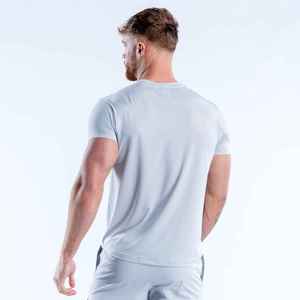 Camiseta Deportiva de Manga Corta para Hombre, Cuello Redondo, Color Gris Claro, Corte Ajustado, Tejido de Secado Rápido, Estilo Atlético - Product Image 2
