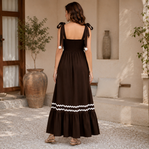 Robe longue marron tissée pour femme avec bretelles à nouer, col cœur, taille smockée et ourlet à volants |   Fête de plage estivale décontractée et élégante - Product Image 4