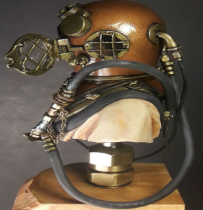 Casco de buceo de cobre inspirado en el estilo steampunk, equipado con una linterna superior y conexiones de manguera corrugada laterales, al por mayor - Product Image 6