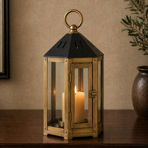 Lanterne à bougie moderne de luxe en métal et verre, conçue avec une forme architecturale sophistiquée et un attrait décoratif intemporel. - Product Image 3