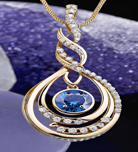 Colgante de rosa de oro radiante enmarcado en un marco circular con diamantes incrustados. Belleza atemporal. Disponible a precios de mayorista. - Product Image 3