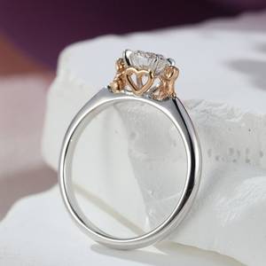 Anillo Solitario de Moissanita de 1 Quilate con Corte Redondo, Plata de Ley 925 Original, Diseño Único y Elegante, Joyería de Regalo para Amigos - Product Image 3