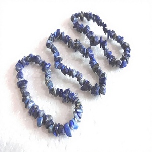 Bracelet élastique en pierres de Lapis Lazuli, fait main, pour stimuler la confiance en soi et la créativité. - Product Image 1