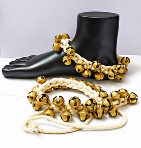 Clochettes Ghungroo avec cordon en coton blanc, Ghungru traditionnel pour la danse classique Bharatanatyam, Kathak et les spectacles sur scène - Product Image 1