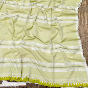 Sari en coton pur tissé à la main à 100% - Style uni Robe de mariée pour filles - Product Image 3