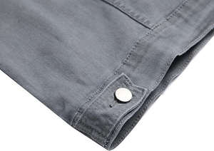 Chemise en jean vintage pour homme, éco-responsable, avec boutons en corne, tissu confortable, doux et respirant, couleur unie classique, streetwear, usage quotidien - Product Image 3