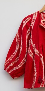 Blusa de algodón roja con efecto tie-dye para mujer, cuello en V, manga globo, borlas, estilo bohemio, holgada, transpirable, ideal para Navidad, primavera y verano. - Product Image 4
