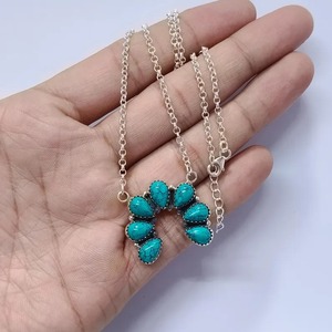 Collier pendentif en cuivre et turquoise, collier avec pierre précieuse taille poire pour femme, bijou fait main, cadeau pour elle - Product Image 1