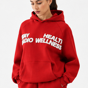 Conjunto de Sudadera con Capucha y Pantalones Cortos para Mujer, Estampado Puff, Poliéster y Algodón, Estilo Casual, Dos Piezas, Ropa Urbana Personalizable - Product Image 3