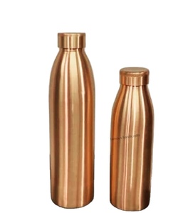 Nouvelle bouteille d'eau en cuivre de conception Unique, bouteilles d'eau martelées en cuivre pur à un prix compétitif, vente en gros - Product Image 1