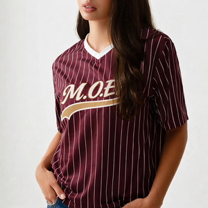 Camiseta de fútbol americano estilo béisbol de malla para mujer, cuello en V, con rayas, logotipo personalizado, poliéster transpirable, ropa de equipo, suministro OEM al por mayor - Product Image 4
