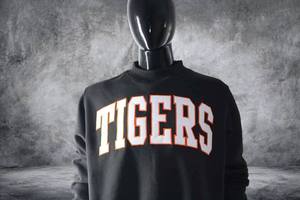 เสื้อสเวตเชิ้ตคอเต่าผู้หญิง แบรนด์ไทเกอร์ส ผ้าฝ้ายพรีเมียมเนื้อนุ่ม ทรงโอเวอร์ไซส์ สวมใส่สบาย ผลิตโดย OEM ODM - Product Image 2