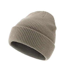 Vente en gros de bonnets de voyage légers en laine 100% avec logo personnalisé, design de haute qualité, tricotés en jacquard, chauds pour l'hiver - Product Image 1