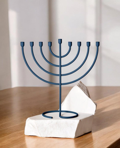 UNICORN HANDICRAFTS Ménorah Candelabre Moderne Bleu Marine en Acier Fait Main Écologique Imprimé UV pour Activités Religieuses - Product Image 1