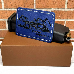 แผ่นหนังเทียมแบบใหม่ปี 2026 สำหรับติดหมวก รูปทรงสี่เหลี่ยม สามารถตัดด้วยเลเซอร์ได้ พร้อมกาวในตัว คุณภาพสูงสุด ปรับแต่งได้ - Product Image 3