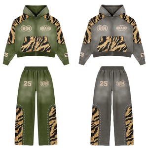 Survêtement personnalisé avec impression sérigraphique effet soleil, matière de qualité supérieure, look tendance pour le streetwear ou les tenues décontractées, unisexe. - Product Image 1