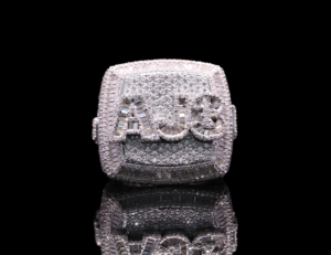Montre bague unisexe de luxe tendance en argent plaqué avec moissanite sertie à griffes, design de créateur, pour fiançailles, mariage, anniversaire - Product Image 5