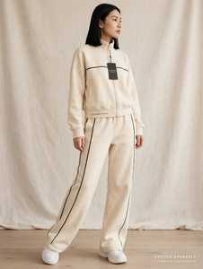 ONETEN APPARELS Conjunto Deportivo Casual de Forro Polar Cortavientos 2 en 1 Estampado para Mujer, Sudadera con Cremallera y Cuello Alto, Pantalones Jogger con Cordón - Product Image 4