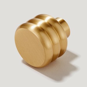 Bouton de meuble rond côtelé en aluminium argenté brossé avec profil circulaire superposé pour armoires de cuisine et placards modernes - Product Image 5