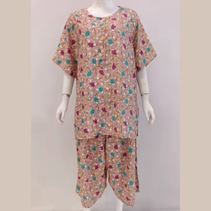 Conjunto de Pijama Casual de Verano para Mujer de Alta Calidad, Estampado Floral, Manga Corta, Pantalones Cortos, Material de Rayón, Prenda Suave Teñida - Product Image 4