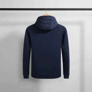 Veste matelassée hybride pour homme avec capuche, légère, isolante, manches raglan, résistante à l'eau - Product Image 5