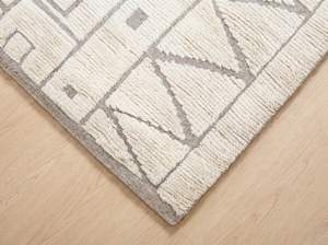 Alfombra Moderna Hecha a Mano con Diseño Tribal |   Alfombra de Lana Geométrica Contemporánea para Sala de Estar, Dormitorio e Interiores de Hotel - Product Image 1