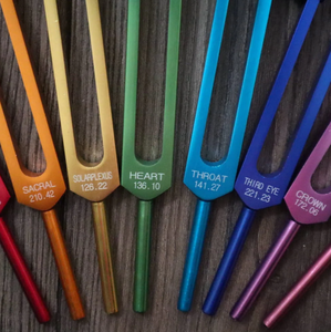 Ensemble de diapasons chakra pour la guérison, 7 chakras + 1 chakra de la destinée, lestés - Product Image 6
