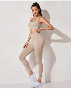 Conjunto de Yoga Unisex Sin Costuras, Transpirable, con Top Corto sin Mangas y Leggings de Cintura Alta, Ropa Deportiva con Letra Personalizada Impresa en la Parte Delantera - Product Image 3