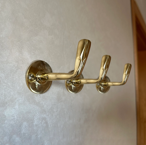 Gancho de latón hecho a mano para colgar toallas en el baño, perchas para abrigos, gancho para colgar en la pared, accesorios de decoración. - Product Image 1