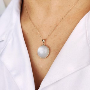 Pendentif en or 14 carats avec pierre de lune blanche naturelle, coupe ronde, 17x17mm, bijoux fins et élégants pour femmes, bijoux en or de luxe faits à la main - Product Image 5