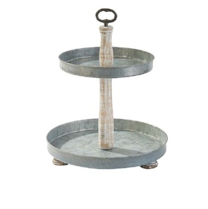 Bandeja de Servir de Metal Galvanizado de 2 Niveles Estilo Rústico con Asa de Madera Natural, Soporte Redondo para Exhibir Cupcakes y Postres para Fiestas y el Hogar - Product Image 1
