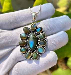 Colgante de Labradorita Azul Brillante, Plata de Ley 925, Colgante de Flor Hecho a Mano, Joyería de Piedras Preciosas Naturales, Regalo de Navidad - Product Image 1