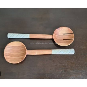 Juego de 4 Cucharas de Madera de Mango Sostenible BotaniCraft Premium, con Diseños de Hojas Esmaltadas Inspirados en la Naturaleza, Resistentes al Calor - Product Image 2