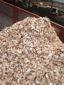 Astillas de Madera de Acacia Natural de Alto Contenido Calórico para Calderas Industriales, Proveedor de Combustible de Biomasa a Granel, Exportación Directa, Energía Sostenible - Product Image 3