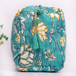 Sacs de voyage matelassés en coton faits à la main pour femmes, trousses de toilette imprimées à motifs floraux personnalisés, pochettes organisatrices de cosmétiques en gros - Product Image 4