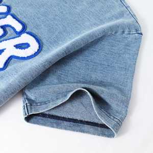 Chemise en jean gris clair Zeta Phi Beta avec broderie chenille bleue lettres grecques pour femme – Coupe décontractée et élégante - Product Image 3