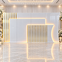 Mur de toile de fond de mariage moderne avec éclairage LED, panneau de scène blanc et or pour événements de mariage et banquets