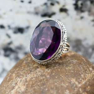 แหวนทองเหลืองประดับคริสตัลสีม่วงรูปไข่ ดีไซน์สวยเก๋สำหรับเธอ - Product Image 5