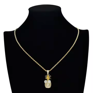 Collar con Colgante de Piña Chapado en Plata 925 de Luxira Jewels, con Moissanita en Engaste de Bisel, Estilo Hiphop, Unisex, para Fiestas, con Diseño de Fruta - Product Image 3
