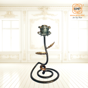 Sculpture de rose en fer forgé Khang Hung Phat, fleur bleue, décoration d'intérieur, artisanat artistique, fête d'anniversaire, fête des mères, Saint-Valentin - Product Image 1