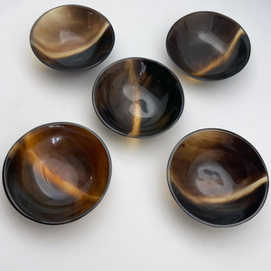Bol de service en corne poli, attrayant et très vendu, avec cuillère, pour ustensiles de cuisine, en provenance d'Inde - Product Image 1