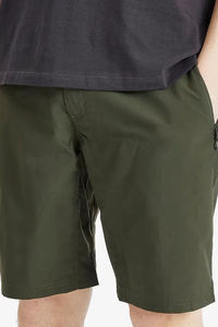Shorts Bermuda pour homme, couleur olive unie, taille mi-haute, séchage rapide, avec fermeture éclair et poches, style décontracté - Product Image 4