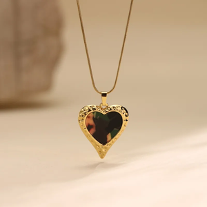 Chaîne de pull en forme de cœur pour femme, plaquée or véritable 18 carats, incrustation de coquillage électroplaqué avec chaîne serpent - Product Image 4