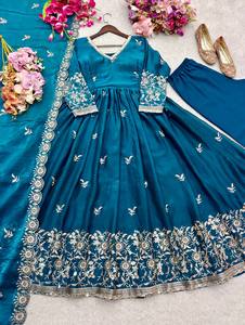 Ensemble Anarkali Kurta de Luxe Moderne Brodé pour Femme, Tenue de Soirée Ethnique Pakistanaise de Créateur avec Dupatta en Soie Satinée Fendy Printemps - Product Image 6