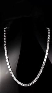 Collier tennis en diamants de laboratoire taille émeraude 30 CT |   Total 30 carats, qualité EF, pureté VVS-VS, certifié IGI |   Or blanc massif 14 carats, bijou de luxe - Product Image 3