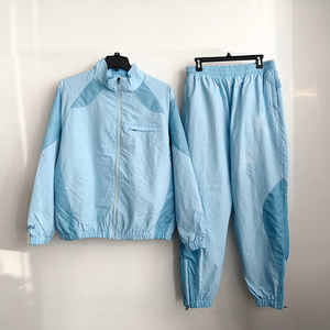 Conjunto Deportivo Personalizado para Hombre, Chaqueta Cortavientos Impermeable Reflectante con Cierre de Cremallera de Poliéster y Nailon, y Pantalones Cortos - Product Image 2