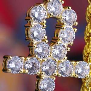 Colgante de Cruz Chapado en Oro de 18K con Circonitas Redondas, Amuleto Religioso, Joyería de Moda Unisex, Regalo - Product Image 3