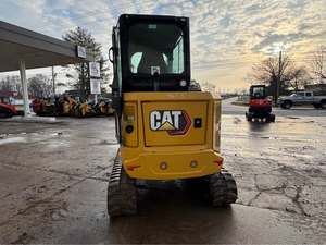 Mini-excavatrice Caterpillar 304C CR d'occasion, 4 tonnes, compacte, à rayon d'action réduit, certifiée CE et EPA, en stock, prête à être expédiée - Product Image 1